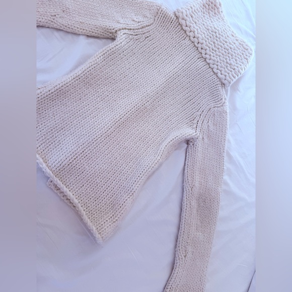 Super soft, cozy off-white wool cardigan with large button up Peter Pan collar - Picture 13 of 13